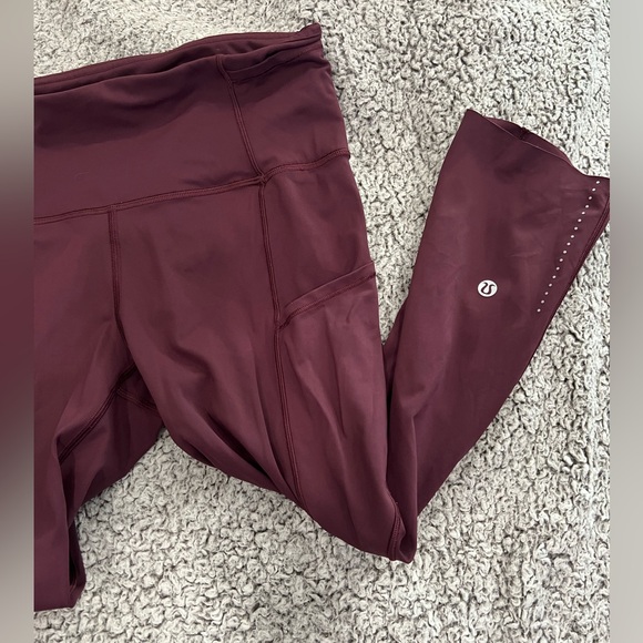 Fast and free lululemon workout pants - Picture 2 of 4